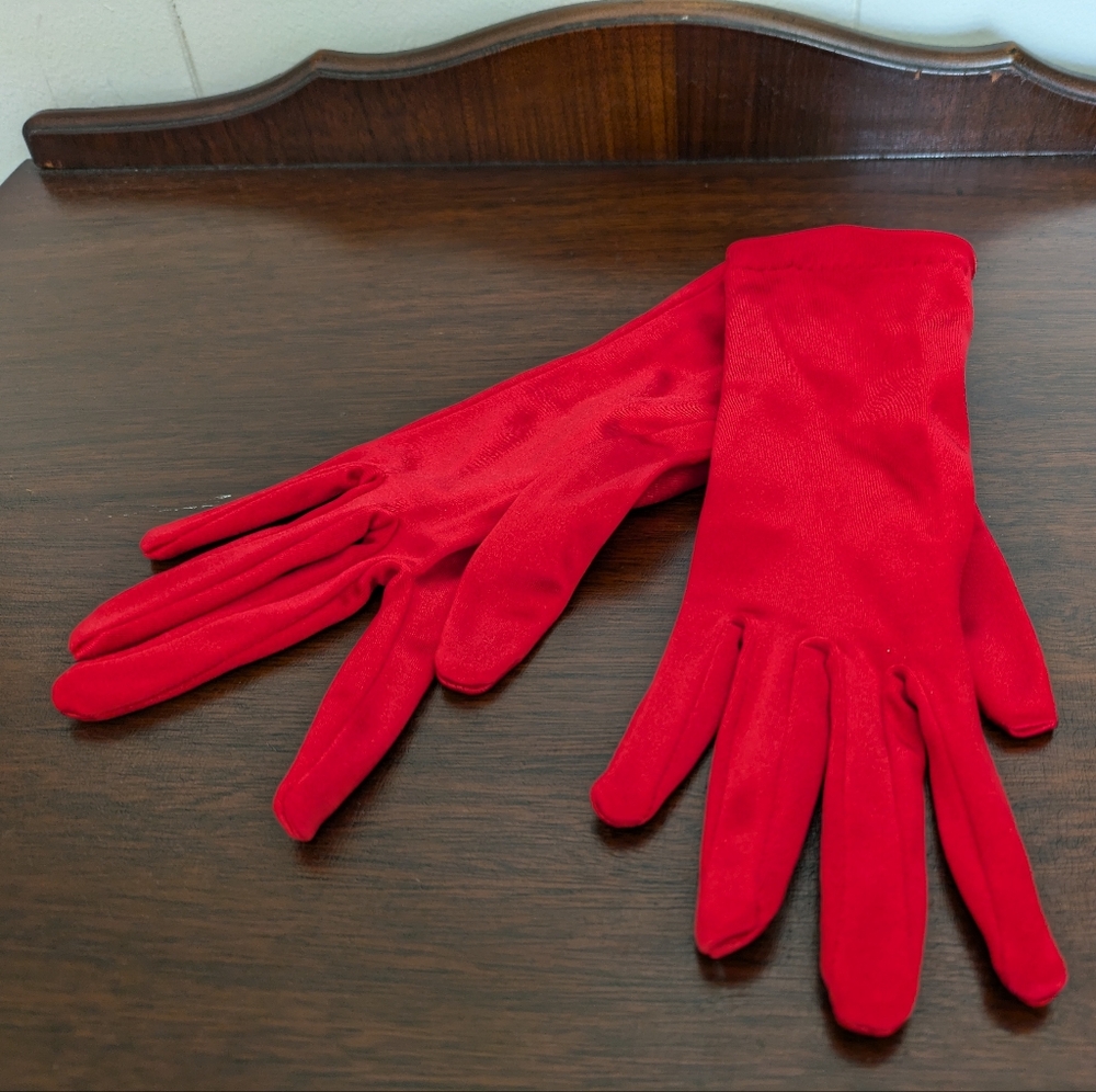 Red valentines gloves, women's petite size small/ children's large, shiny